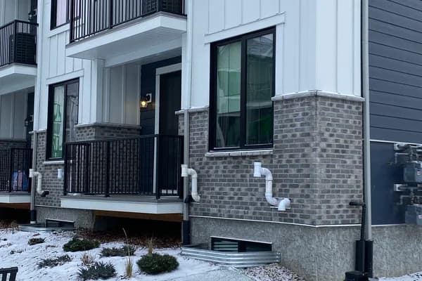 Winter masonry townhouse detail